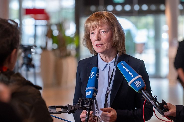 Bis März soll es drei Verhandlungsrunden geben. - © Christophe Gateau/dpa