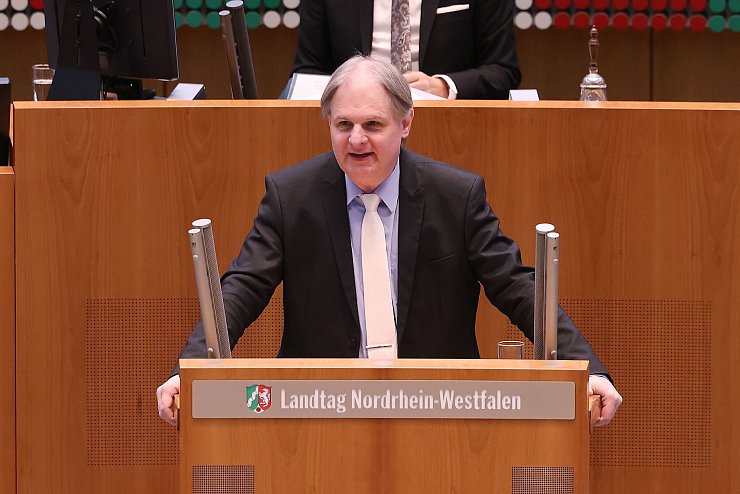 Der FDP-Landtagsabgeordnete Ralf Witzel hält einen Haushalt ohne jede Neuverschuldung für möglich, wenn die schwarz-grüne NRW-Landesregierung an ihre «Sparschweine» gehen würde - das sind Reservetöpfe in den Ministerien. - © David Young/dpa