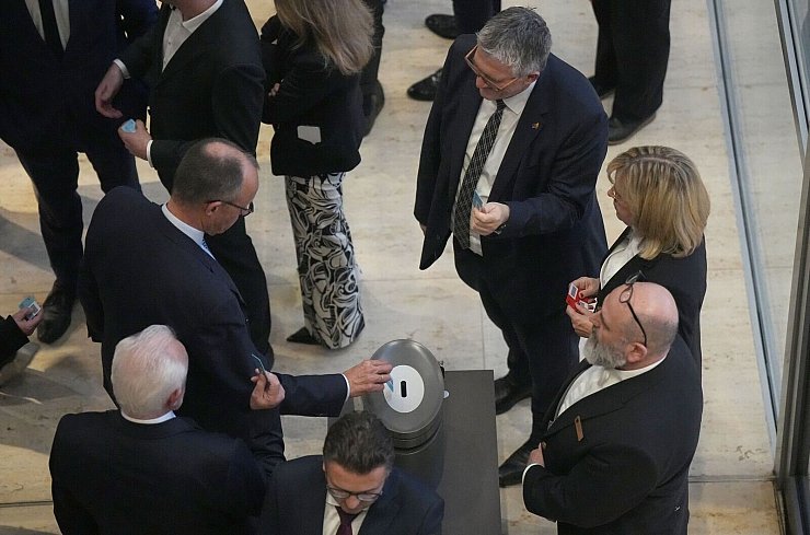 Die Union hat eine namentliche Abstimmung beantragt. Auch am Freitag, wenn es um das «Zustrombegrenzungsgesetz» der Union geht, soll namentlich abgestimmt werden. - © Michael Kappeler/dpa
