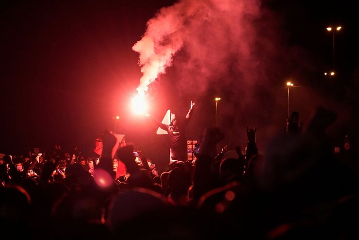 Für mehrere Großstädte gilt derzeit eigentlich ein Demonstrationsverbot. - © Khalil Hamra/AP/dpa