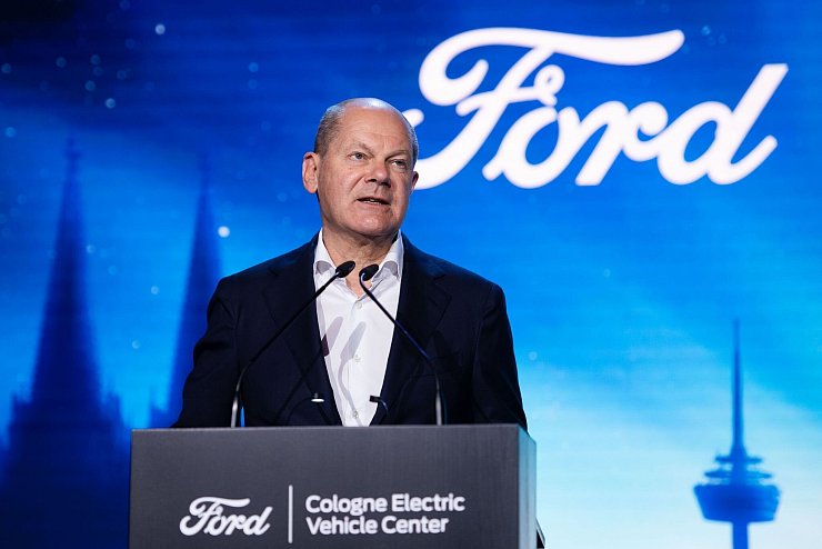Im Juni 2023 war Scholz schon einmal bei Ford in Köln zu Gast. (Archivbild) - © Marius Becker/dpa