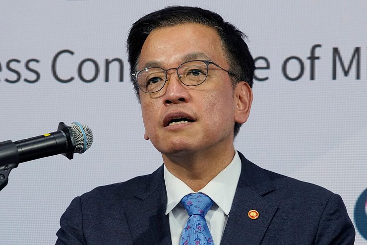 Der südkoreanische Finanzminister Choi Sang Mok übernimmt übergangsweise Südkoreas Staatsgeschäfte. (Archivbild) - © Ahn Young-joon/AP/dpa