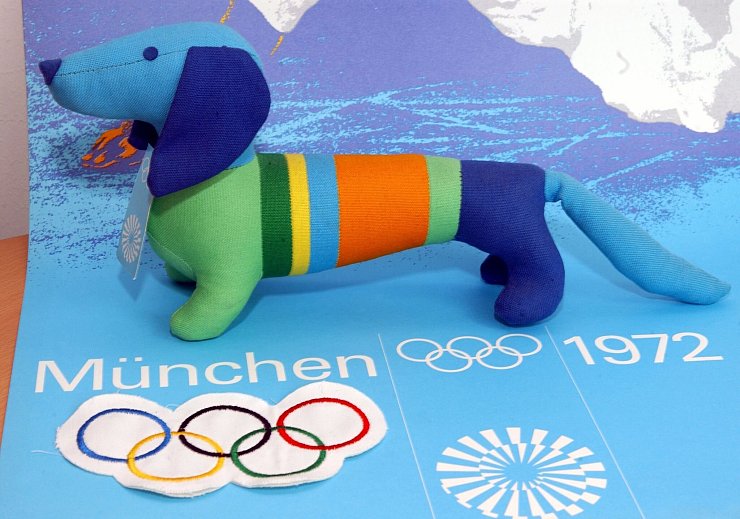 Bei den Olympischen Spielen 1972 in München war mit «Waldi» ein Dackel das offizielle Maskottchen (Archivbild) - © Peter Kneffel/dpa
