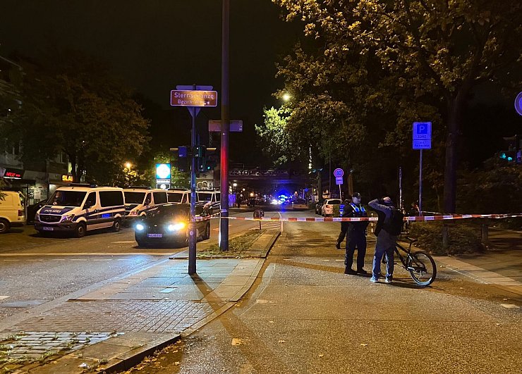 Der Bereich um den Fundort der Bombe wurde weiträumig abgesperrt. - © Benjamin Haller/dpa
