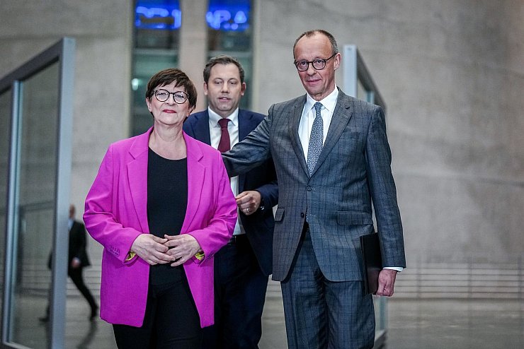 Union und SPD schnüren riesiges Finanzpaket. - © Kay Nietfeld/dpa
