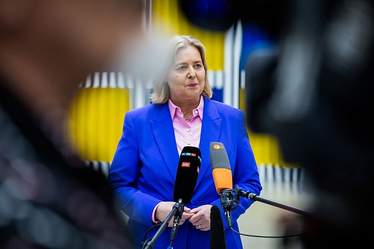 Bärbel Bas will den Mindestlohnbeschluss umsetzen. - © Christoph Soeder/dpa