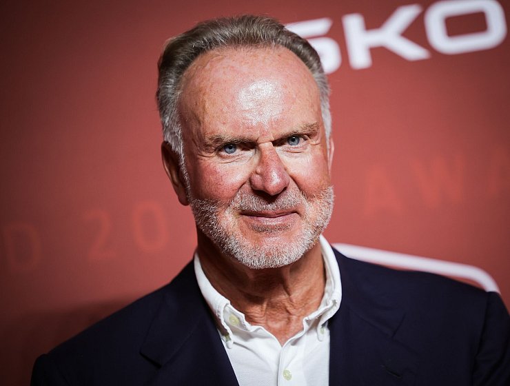 Rummenigge rühmt die Leistungen von Neuer. - © Christian Charisius/dpa