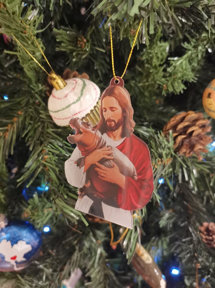 Solch skurriler Christbaumschmuck stand im Dezember zum Verkauf. - © Cathy Hardman/dpa