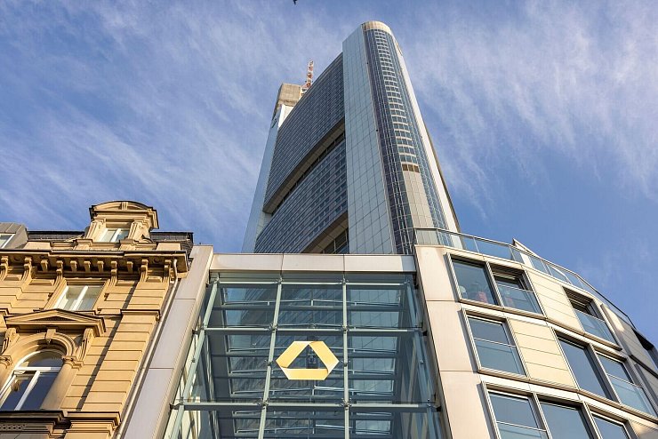 Die italienische Großbank Unicredit greift nach der Commerzbank (Archivbild). - © Helmut Fricke/dpa