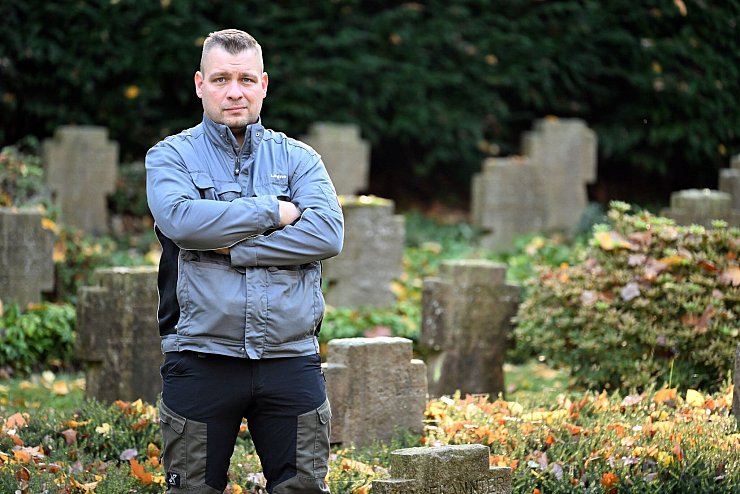 «Keiner hat es verdient, unbekannt irgendwo draußen zu liegen», sagt Umbetter Patrick Leidig. - © Federico Gambarini/dpa