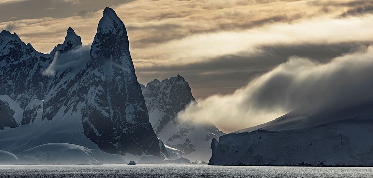 Die Region erlebt einem neuen Bericht zufolge beispiellose Temperaturanomalien mit häufigeren marinen Hitzewellen und einem schrittweisen Rückgang des Meereises. - © John Weller/dpa