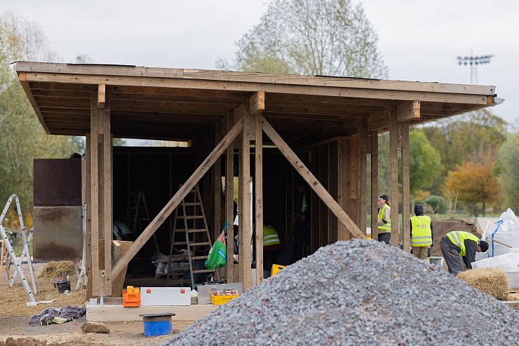 Die Arbeiten für die Landesgartenschau 2026 in Neuss laufen auf Hochtouren. - © Rolf Vennenbernd/dpa