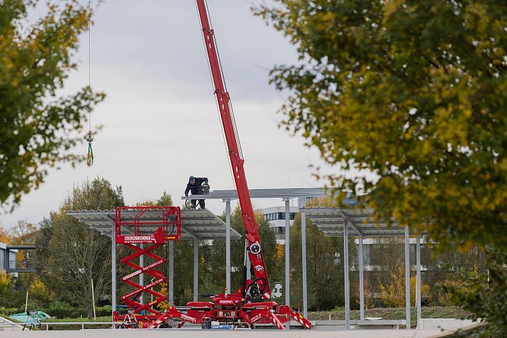 Eine Skateranlage entsteht auf dem Gelände der Landesgartenschau. - © Rolf Vennenbernd/dpa