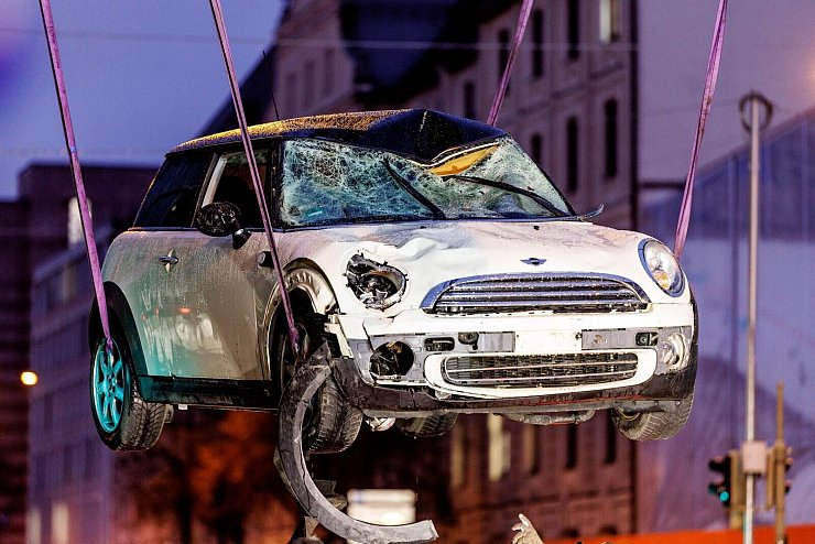 Der Täter fuhr mit seinem Auto von hinten in den Demonstrationszug. (Archivbild) - © Matthias Balk/dpa