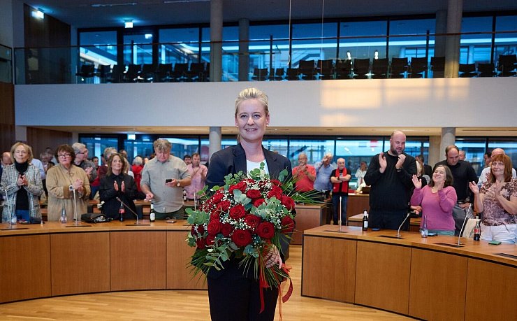 Um ihren neuen Job werden sie nicht viele beneiden: Gelsenkirchens Oberbürgermeisterin Andrea Henze (SPD). - © Bernd Thissen/dpa