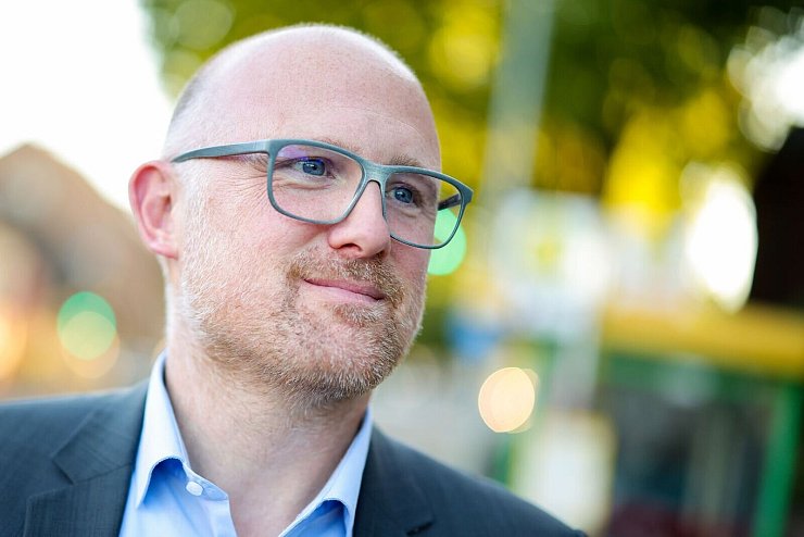 Markige Worte und konsequenter Kampf gegen Sozialleistungsmissbrauch: Duisburgs Oberbürgermeister Sören Link (SPD). (Archivbild) - © Christoph Reichwein/dpa