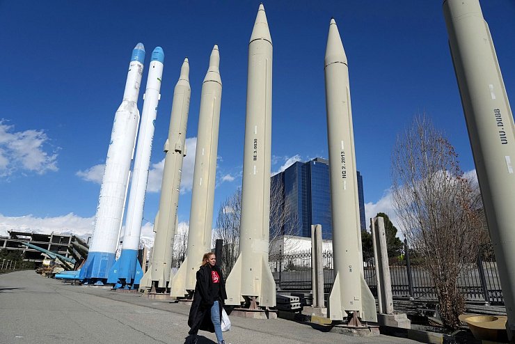 Der Iran bereitet nach US-Erkenntnissen einen Raketenangriff auf Israel vor. (Symbolbild) - © Vahid Salemi/AP/dpa