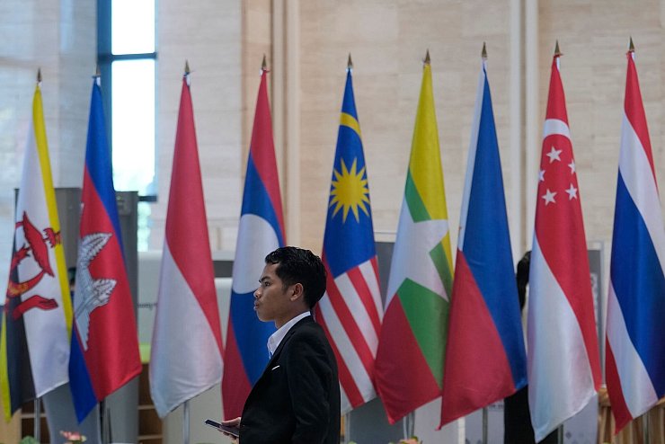 An dem Gipfel nehmen unter anderem auch China, die USA und Russland teil. - © Sakchai Lalit/AP/dpa