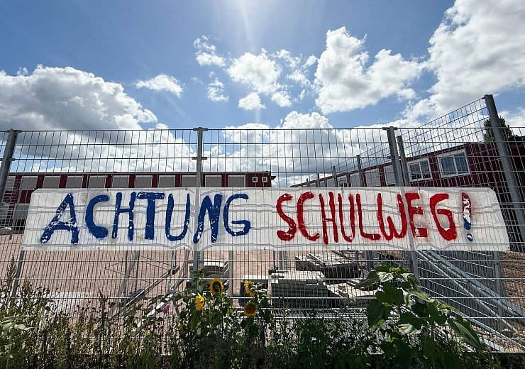 Die Zahl der Unfälle auf dem Schulweg ist gestiegen. (Archiv) - © Christian Charisius/dpa