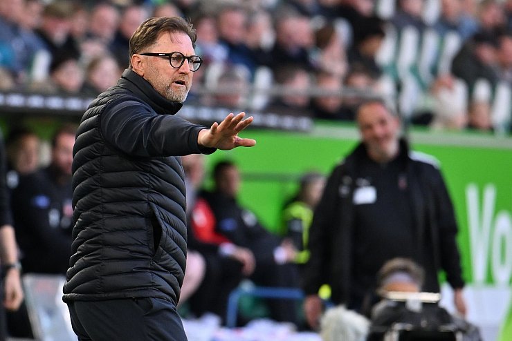 Wolfsburgs Trainer Ralph Hasenhüttl. - © Swen Pförtner/dpa