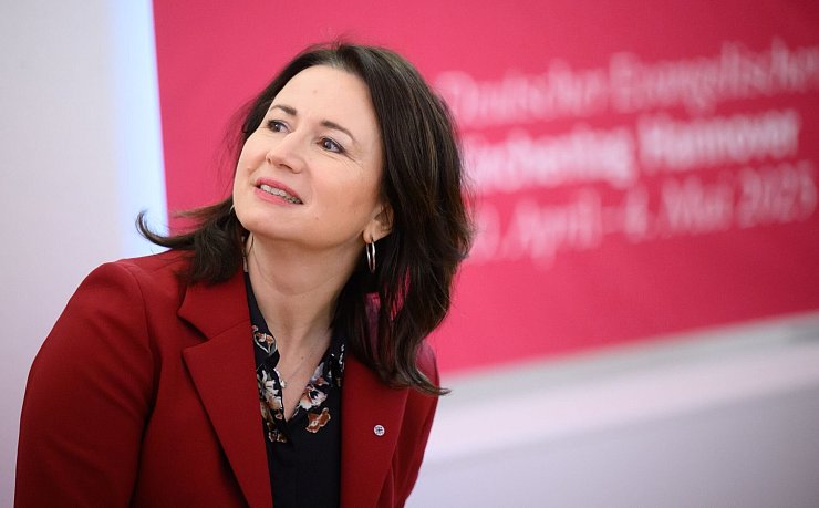 Kirchentagspräsidentin: Christlicher Glaube ist politisch. - © Julian Stratenschulte/dpa