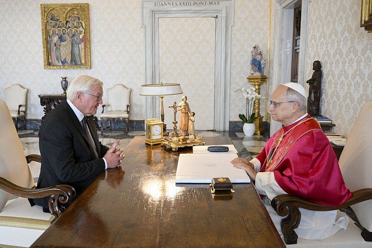 Steinmeier lädt den Papst zu Besuch nach Deutschland ein. - © Vatican Media/IPA via ZUMA Press/dpa