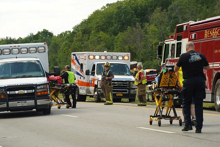 Der Bus war von den Niagarafällen kommend auf dem Weg nach New York City. - © Libby March/Buffalo News/AP/dpa
