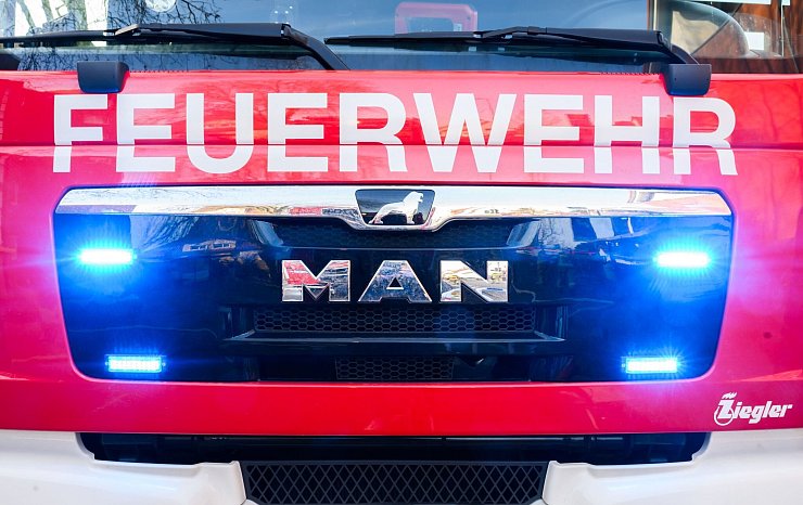 In Essen hatte die Feuerwehr am Sonntag zeitgleich zwei größere Einsätze - © Julian Stratenschulte/dpa