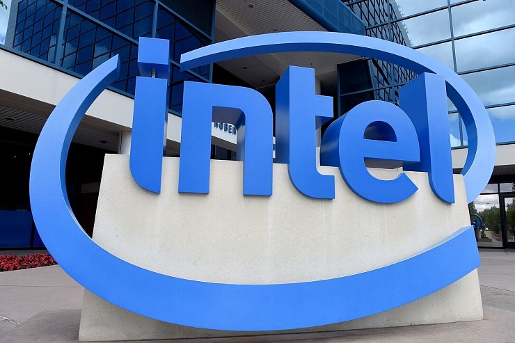 Intel muss sparen. Der Konzern kämpft mit Milliardenverlusten. - © Andrej Sokolow/dpa