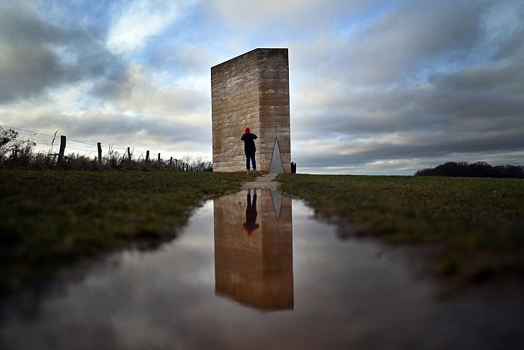 Wolken über der Bruder-Klaus-Kapelle in Nordrhein-Westfalen. - © Federico Gambarini/dpa