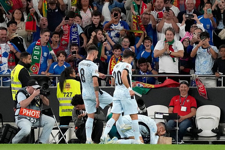 Der nächste Meilenstein: Cristiano Ronaldo nach dem 900. Tor seiner Profikarriere. - © Armando Franca/AP