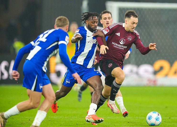 Weder Nürnberg noch Hertha erspielten sich viele Torchancen. - © Soeren Stache/dpa