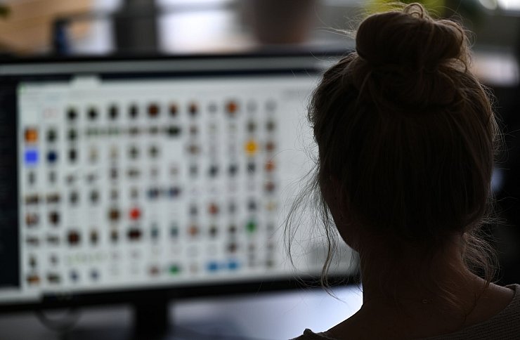Für die Ermittlung gegen die Verbreitung von kinderpornografischem Material ist in Deutschland das BKA die Leitstelle. (Archivbild) - © Arne Dedert/dpa