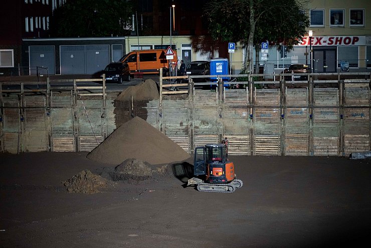 Die britische Fliegerbombe war auf einer Baustelle mitten in der Innenstadt gefunden worden. - © Fabian Strauch/dpa