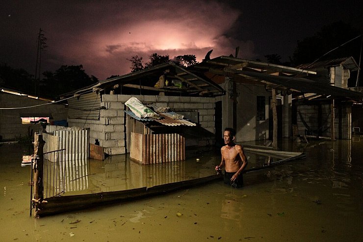Im November sorgten Taifune vor allem auf den Philippinen für heftige Überschwemmungen. (Archivbild) - © Noel Celis/AP/dpa