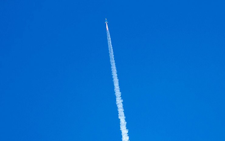 Wenn die Welt nicht genug ist, ist es vielleicht der Orbit. (Archivbild) - © Andres Leighton/AP/dpa