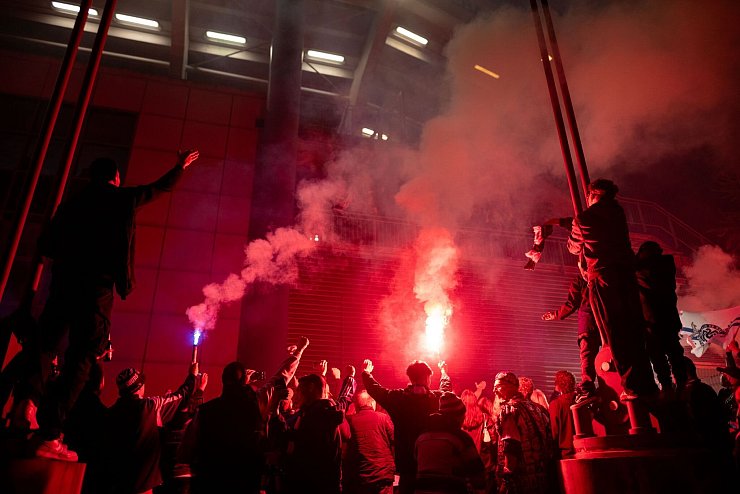Empfang der Mannschaft in Duisburg. - © Fabian Strauch/dpa