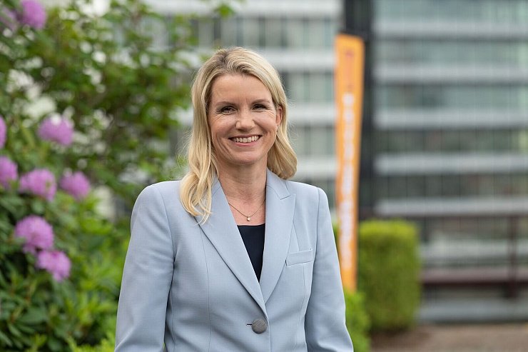 Karin Dohm wird neue Finanzchefin bei der Deutschen Bahn. (Archivbild) - © Sebastian Gollnow/dpa