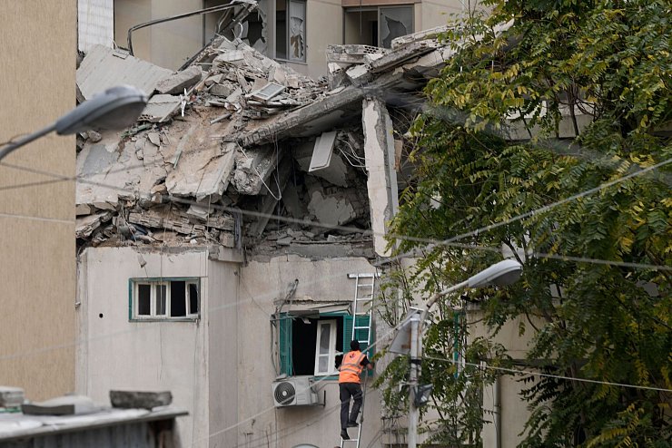 Der Sprecher soll sich zum Zeitpunkt des Angriffs in dem Büro der Baath-Partei aufgehalten haben. - © Bilal Hussein/AP