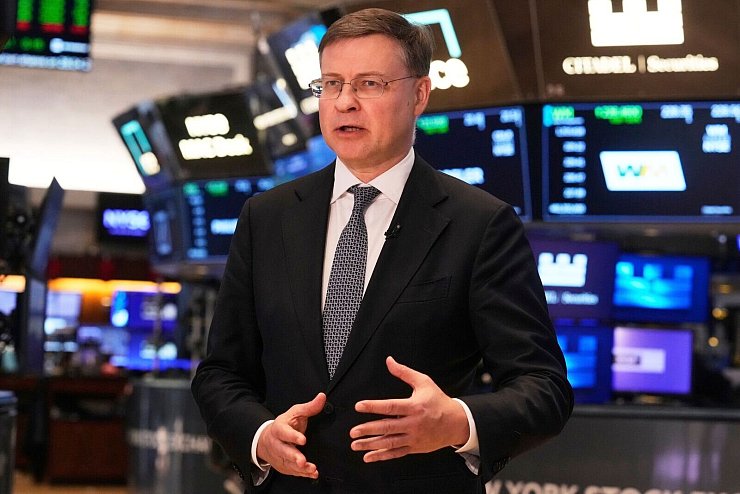 EU-Wirtschaftskommissar Valdis Dombrovskis blickt positiv auf die Zahlen. (Archivbild) - © Richard Drew/AP/dpa