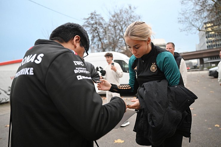 Weiterhin DFB-Kapitänin: Giulia Gwinn. - © Marijan Murat/dpa