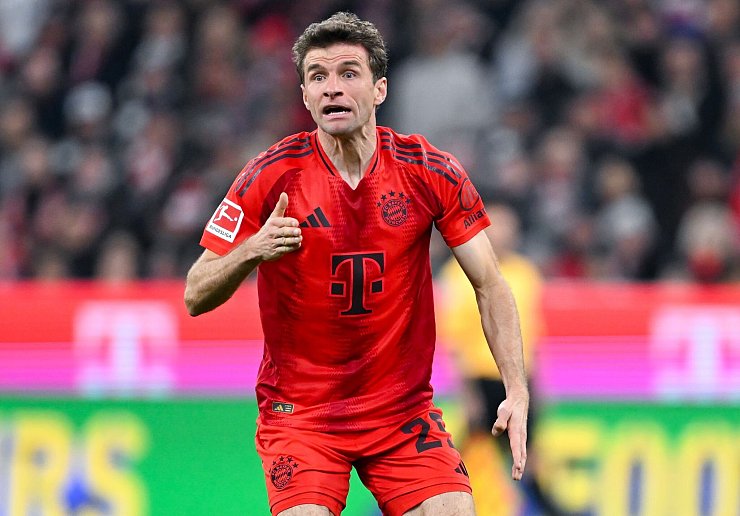 Aktuell ist Thomas Müller noch im Bayern-Trikot zu sehen, wie hier am Sonntag beim 4:0 gegen Frankfurt. - © Sven Hoppe/dpa
