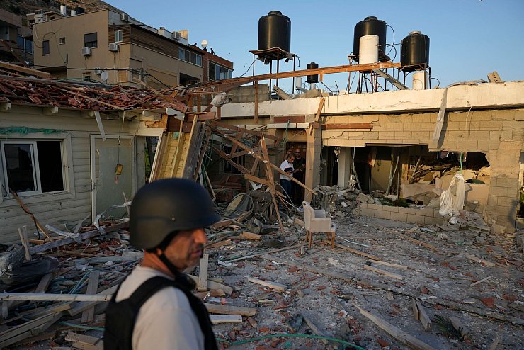 Auch die Schiiten-Miliz Hisbollah setzt ihre Angriffe auf Israel fort. - © Ariel Schalit/AP/dpa