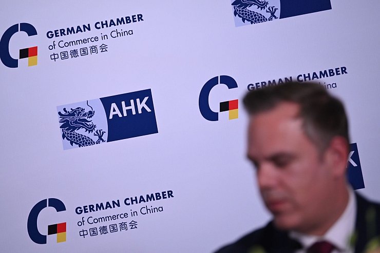 Die Auslandshandelskammer in China sieht mehr Preisdruck für deutsche Firmen. - © Johannes Neudecker/dpa