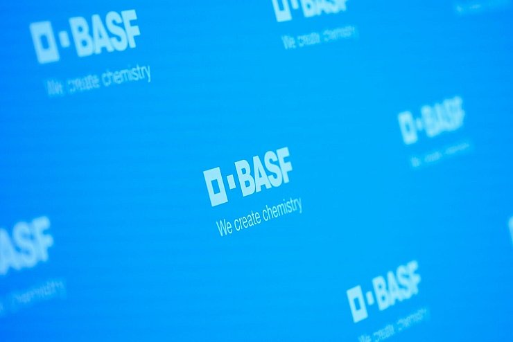 Im dritten Quartal verbucht BASF wieder mehr Nettogewinn. - © Uwe Anspach/dpa
