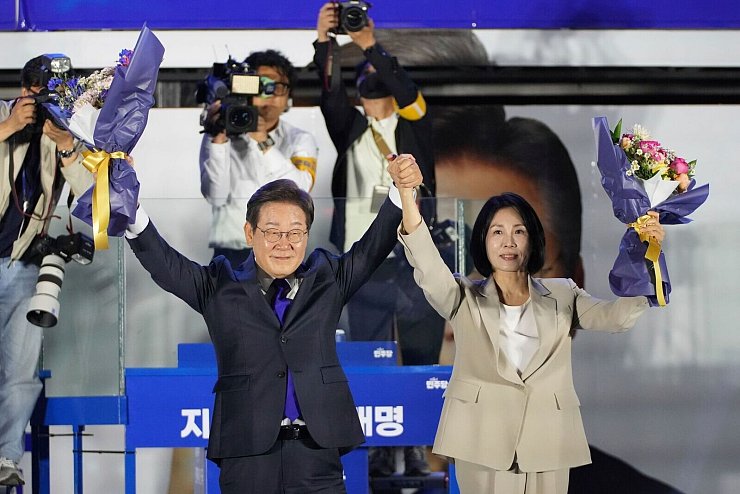 Lees Aufsteiger-Biografie spiegelt eindrücklich den Aufstieg Südkoreas wider. - © Lee Jin-man/AP/dpa