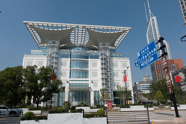 Informiert zu Entwicklung und Zukunft der Metropole: die Ausstellungshalle für Stadtplanung von Shanghai. - © Andreas Drouve/dpa-tmn