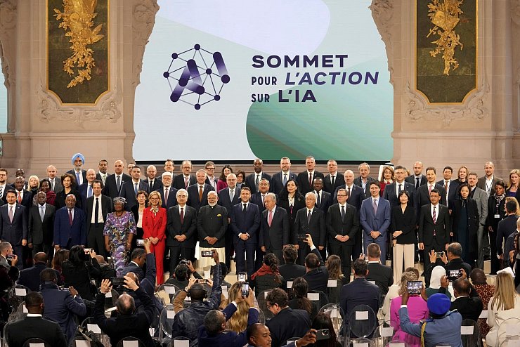 Rund 60 Staaten haben auf dem Pariser IA-Gipfel eine transparente und nachhaltige Nutzung von IA und eine internationale Reglementierung gefordert. - © Michel Euler/AP/dpa