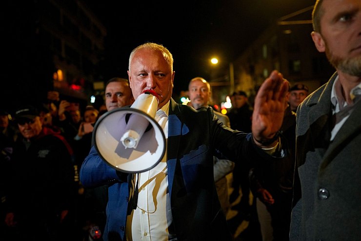 Ex-Präsident Igor Dodon kündigte noch vor Auszählung aller Stimmen Protest an. - © Vadim Ghirda/AP/dpa
