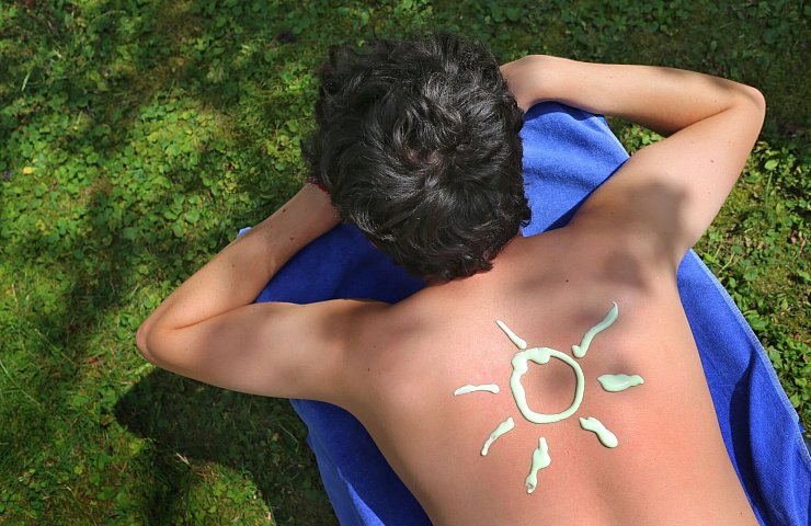 Die UV-Belastung in Deutschland erreicht ihren Höhepunkt meist im Juni und Juli, wenn die Sonne am höchsten steht. (Symbolbild) - © Karl-Josef Hildenbrand/dpa/dpa-tmn